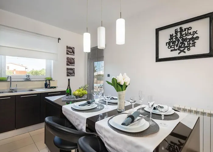 펜션 Vanja - Jadreski 풀라